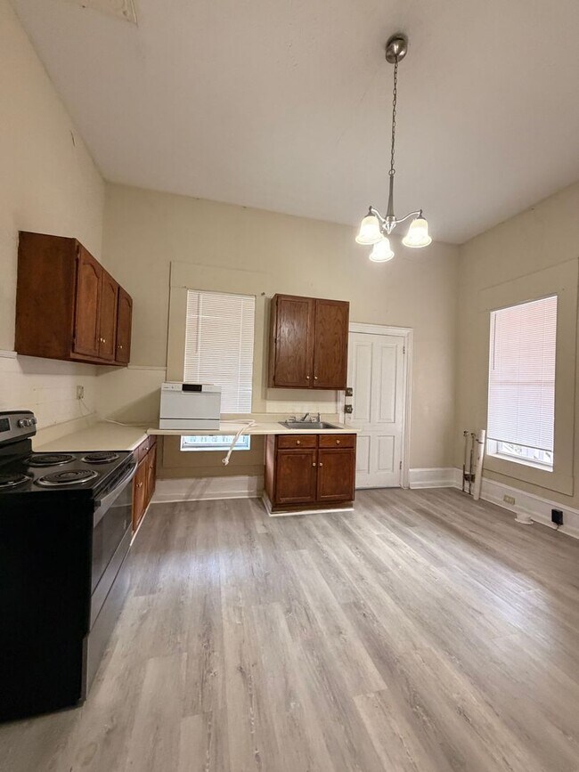 Building Photo - 1300 N Broad St