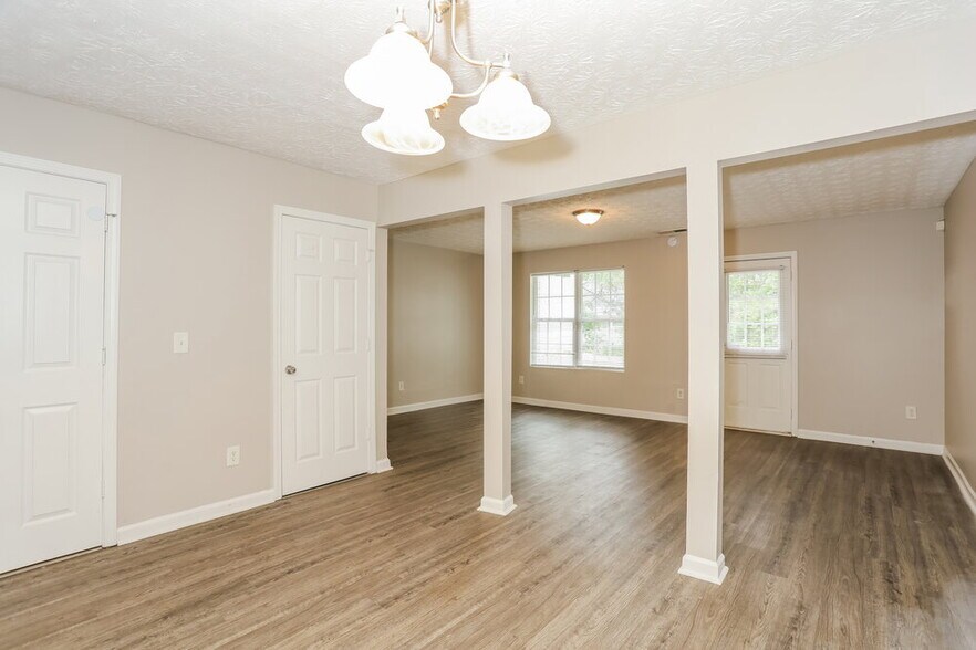 Building Photo - 5621 Union Pointe Dr