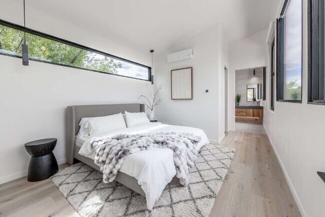 Building Photo - Modern Luxury Rental with Unobstructed Fla...
