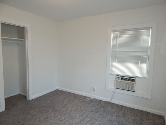 Building Photo - 638 Glazebrook St