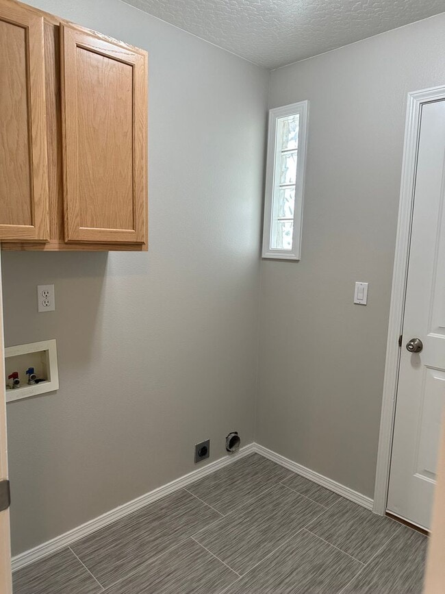 Building Photo - $1,895. - Coming soon! 4 Bed, 2 Bath with ...