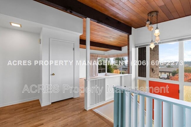 Building Photo - 7617 S Lakeridge Dr