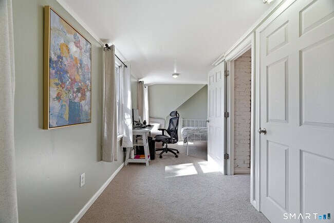 Building Photo - 1 E Lake Dr