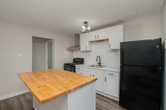 Building Photo - 3030 Cleinview Ave