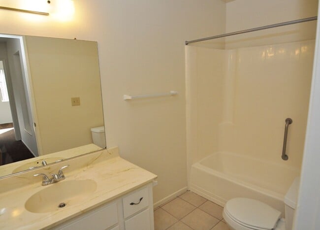 Building Photo - 3 Bdrm/2.5 Bath in Criterion Townhomes Com...