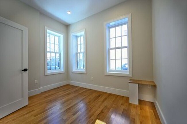 Building Photo - Newly Renovated 2 bed in Bay Village.... Steps away from Chinatown