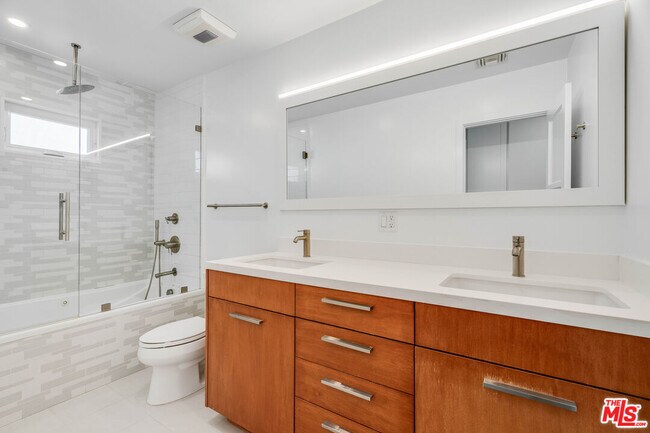 Building Photo - 741 Chautauqua Blvd