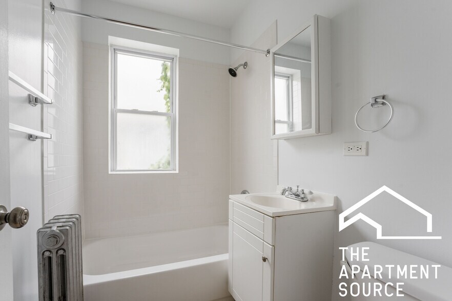 Building Photo - 2606 N Kimball Ave