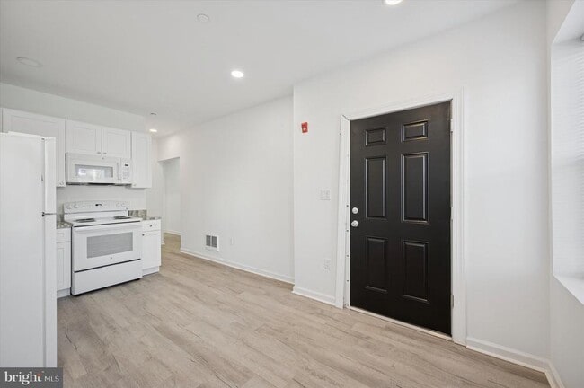 Building Photo - 4926 W Thompson St