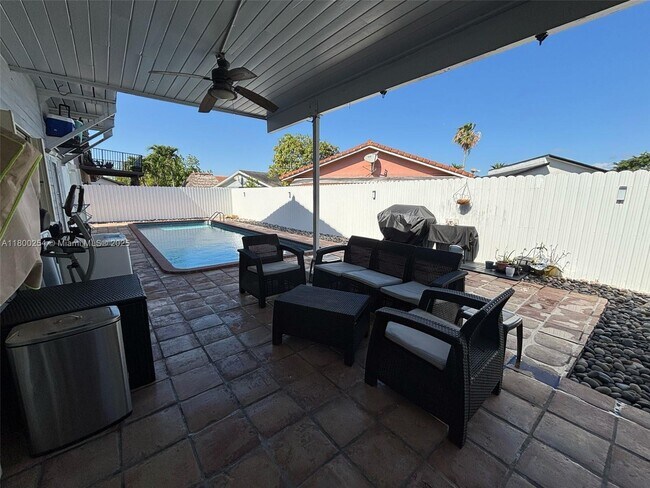 Building Photo - 11041 SW 143rd Ct