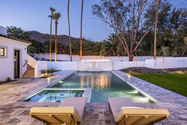 Building Photo - 6500 E Cactus Wren Rd