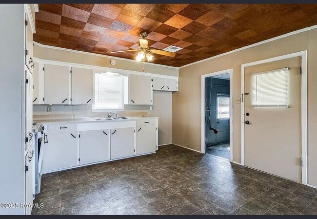 Building Photo - 907 Elizabeth St