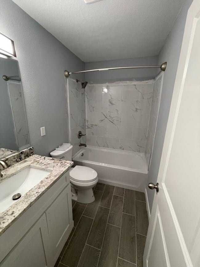 Building Photo - NOW $2,399 (Was $2,599) + $500 OFF First Month if You Move in by April 1!