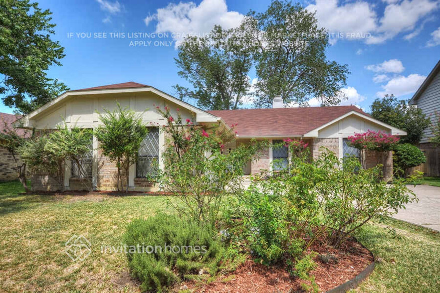 Primary Photo - 1711 St James Dr