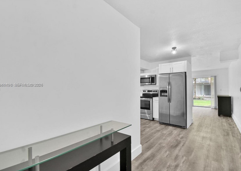 Building Photo - 9371 Fontainebleau Blvd