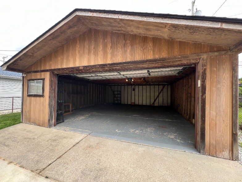 Building Photo - 23124 Grove St