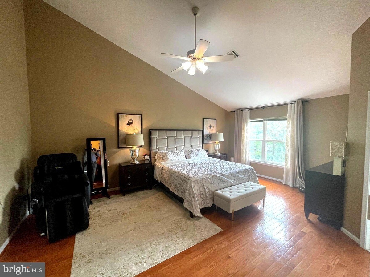 Building Photo - 47402 Darkhollow Falls Ter