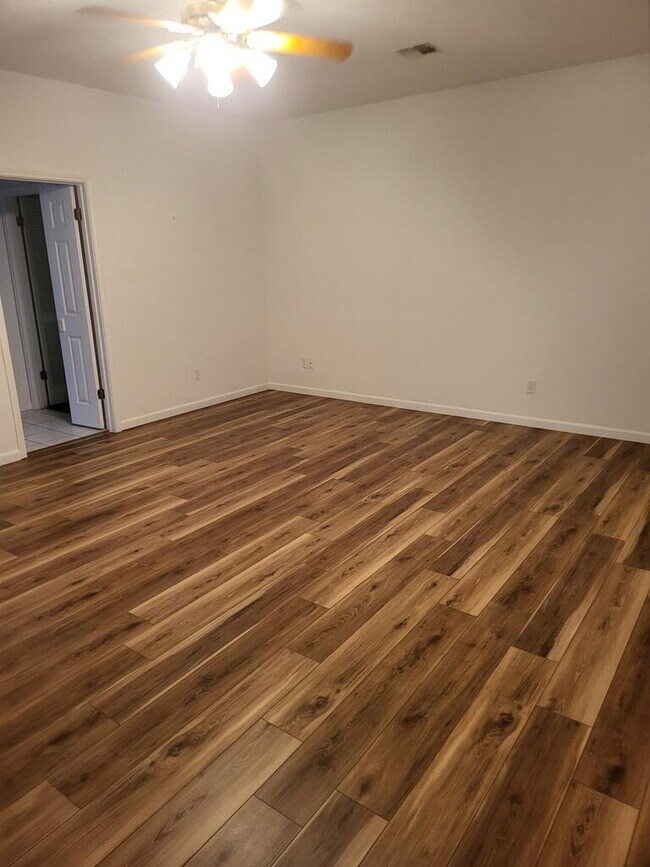 Building Photo - 100 Braeburn Cir