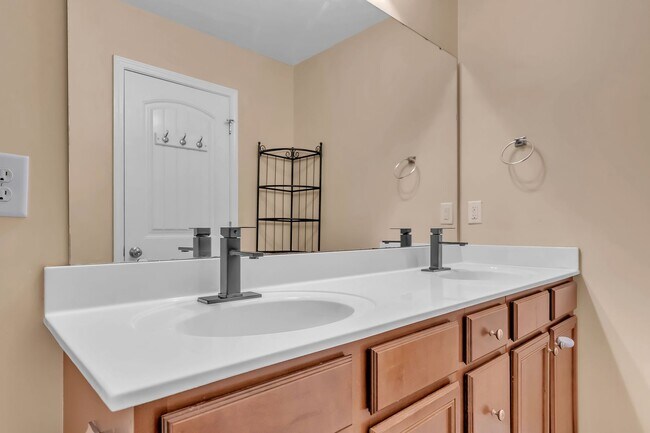 Building Photo - 477 Sand Ridge Rd