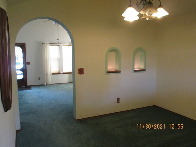 Building Photo - 527 N Washington St