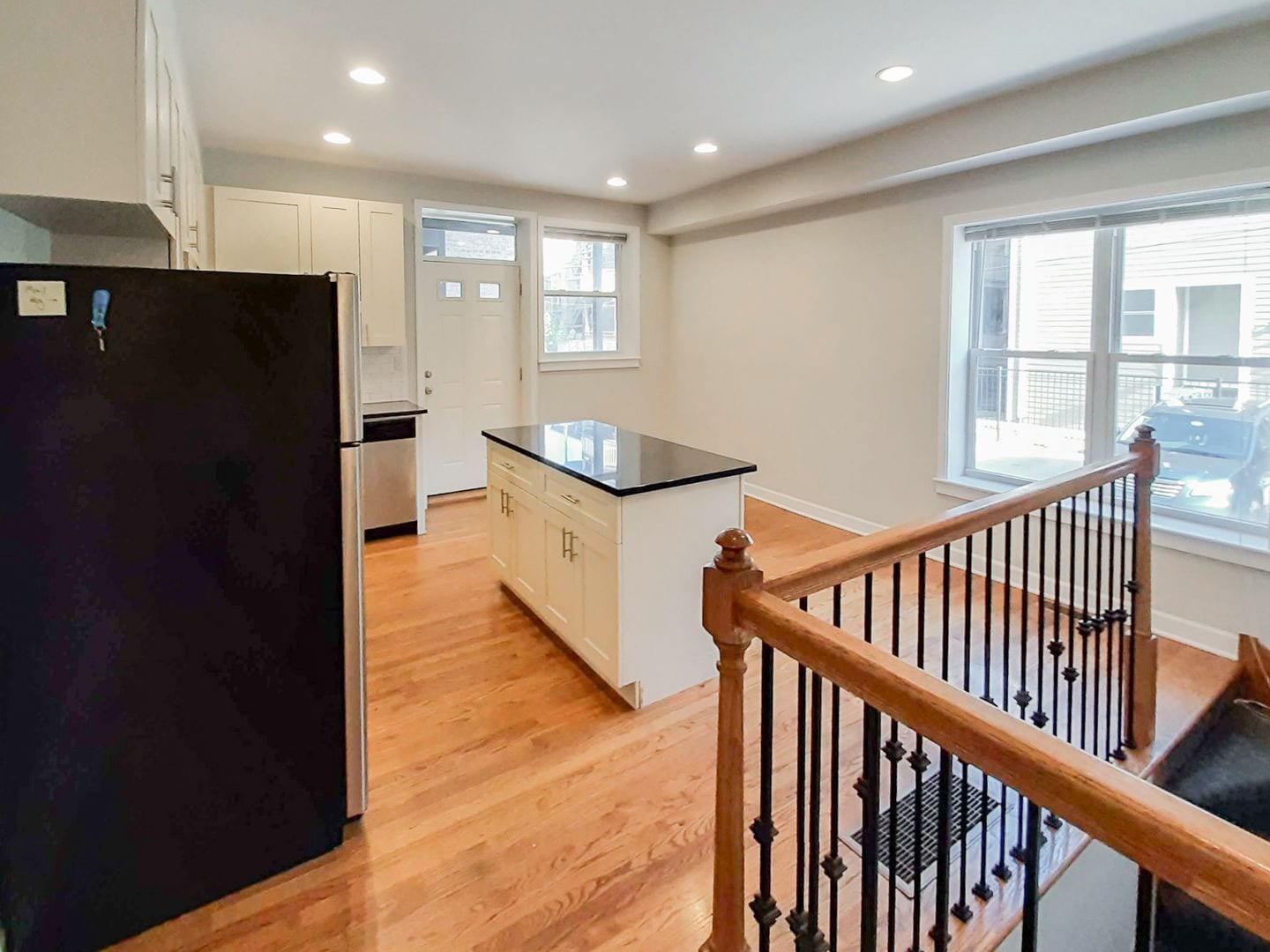 Building Photo - 855 W Cornelia Ave