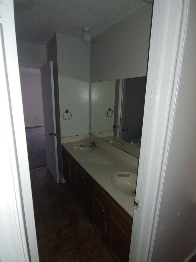 Building Photo - 118 Oak Ridge Ave