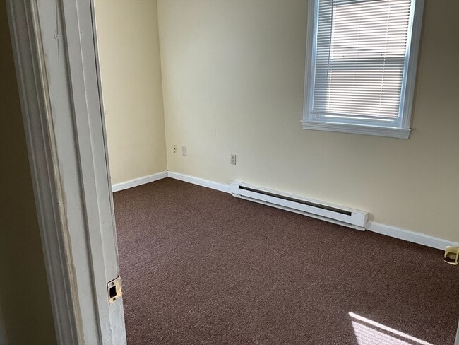 Building Photo - 35 Armory St