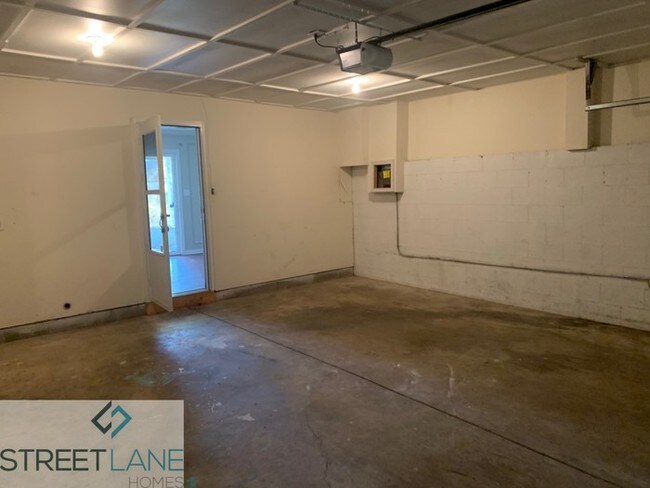 Building Photo - Charming 3 Bedroom in Columbus!