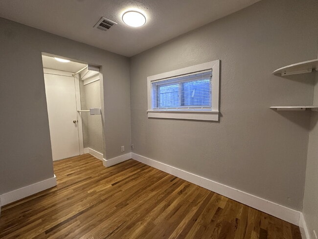 Building Photo - September’s Rent Free!! Charming One-Bedro...