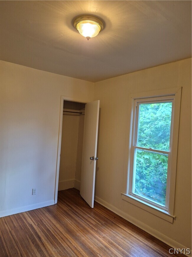 Building Photo - 406 Laforte Ave