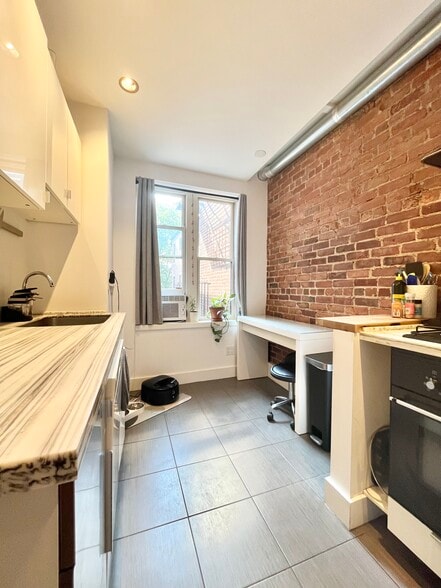 Building Photo - 5 Braemore Rd