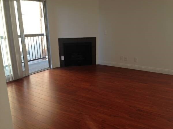 Living Room - 300 S Westmoreland Ave