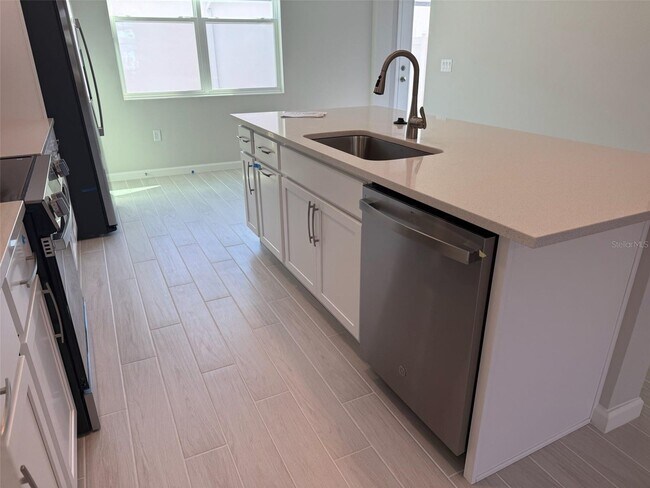 Building Photo - 611 Pothos St