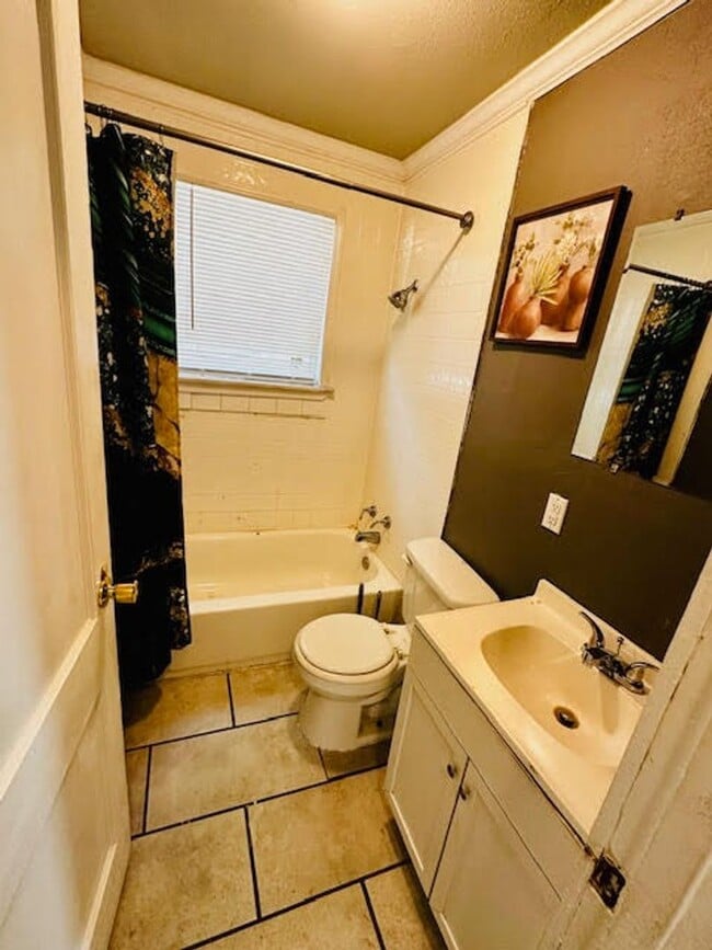 Building Photo - 2-Bedroom Rental in the Heart of Pine Bluff
