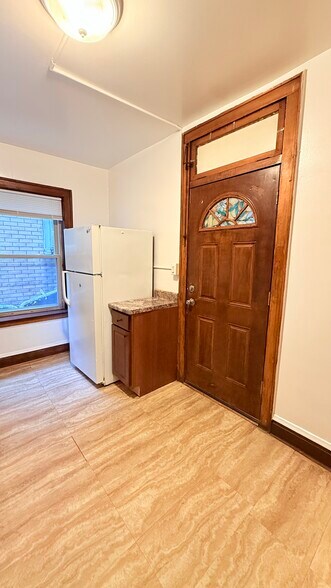 Building Photo - 4453 W Dickens Ave