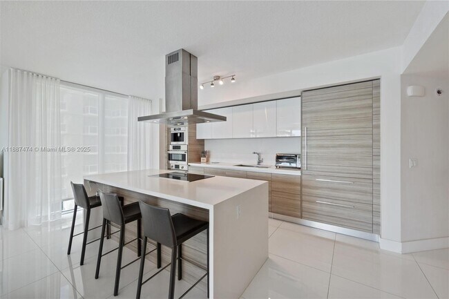 Building Photo - 300 Sunny Isles Blvd