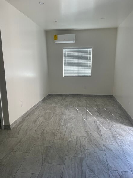 Living room - 600 W Palmer St