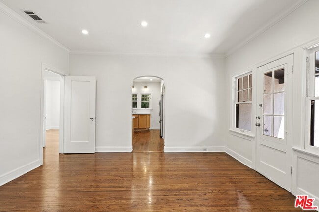 Building Photo - 448 Westmount Dr
