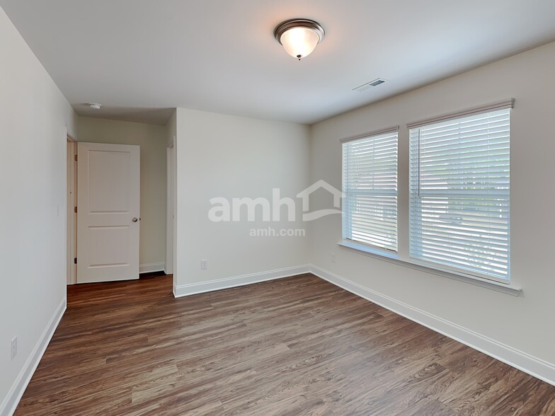 Building Photo - 131 Alaina Ct
