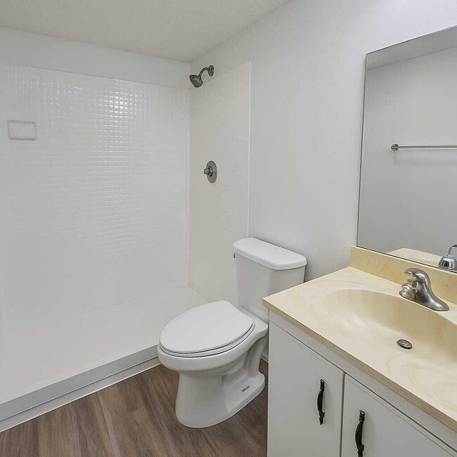 Building Photo - 227 Castlewood Dr