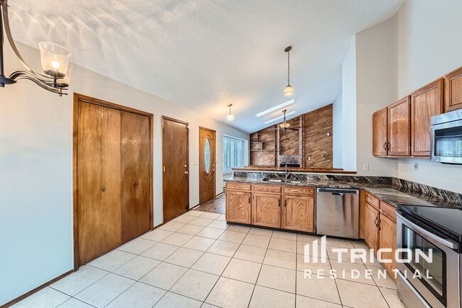 Building Photo - 3606 S Gibralter Cir