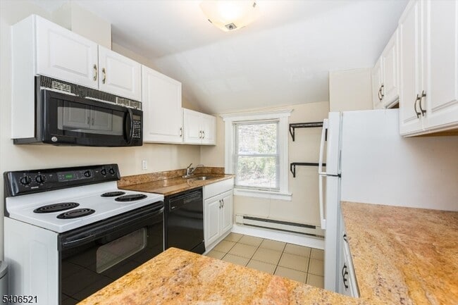 Building Photo - 9 Lincoln St