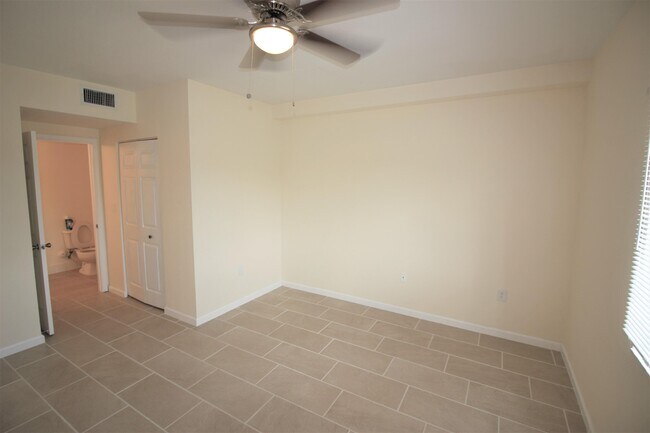 Building Photo - 1145 Golden Lakes Blvd