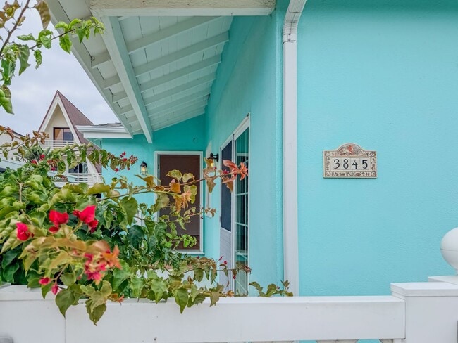 Primary Photo - 3845 Sunset Ln