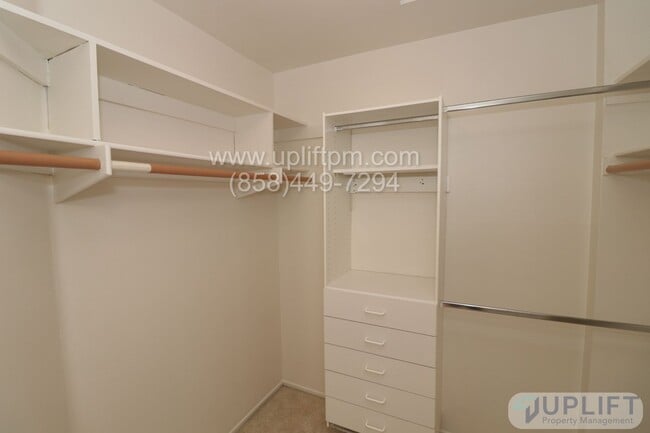 Building Photo - 3 Bed, 2 Bath Single Story Home