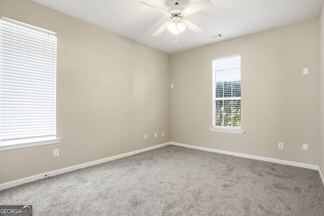 Building Photo - 405 Chadwick Cmns