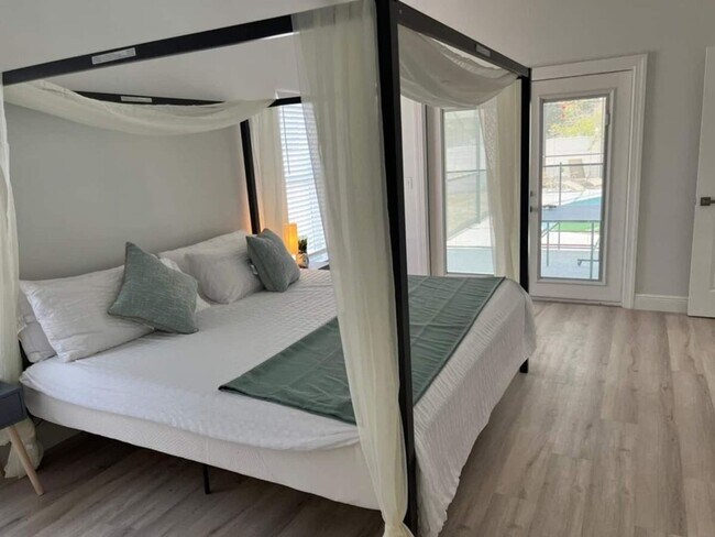 Building Photo - Chic Stylish Pool House newly renovated