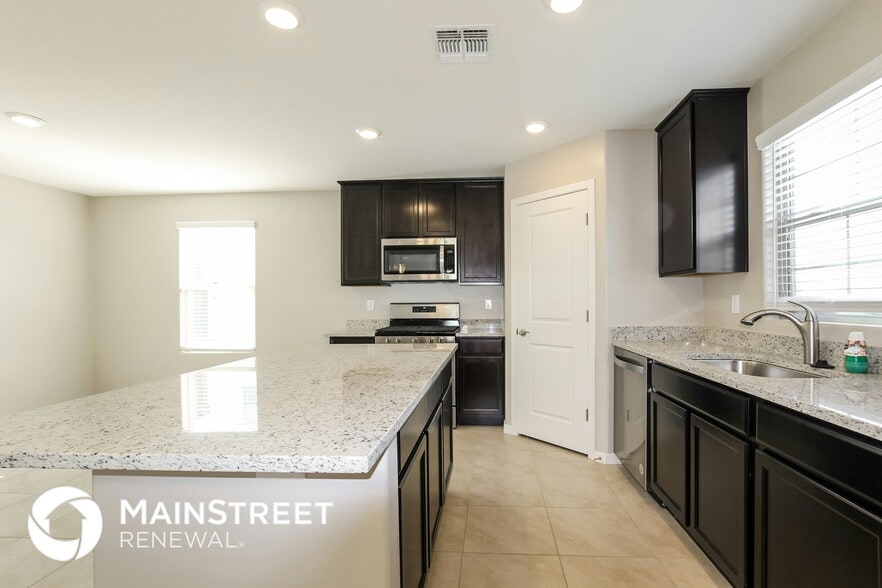 Building Photo - 3915 S 82nd Dr