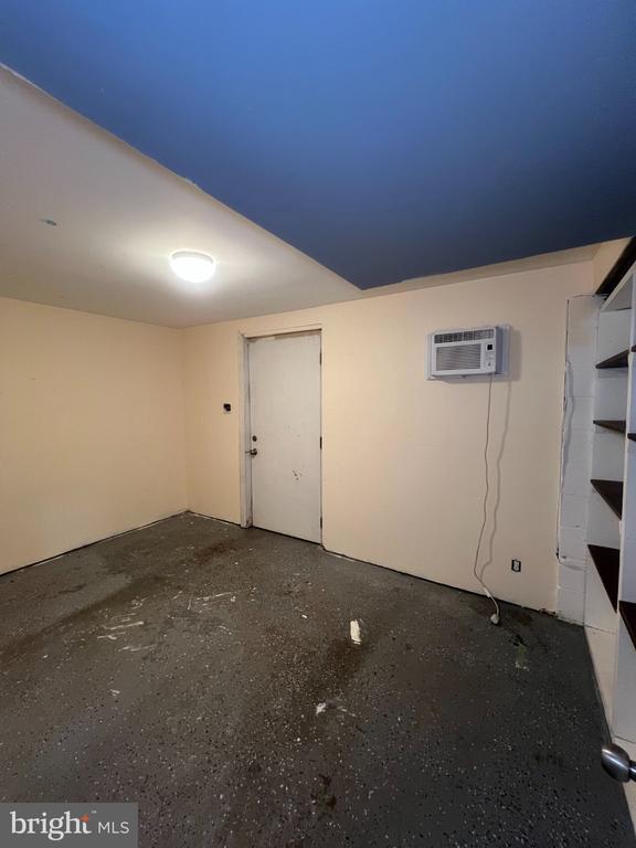 Building Photo - 7297 Jacksonville Ave