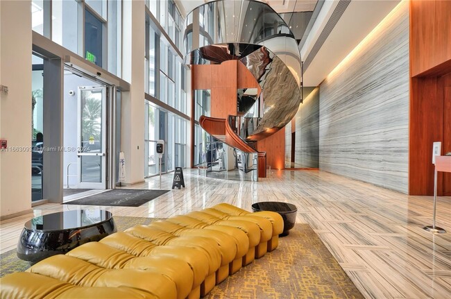 Lobby - 1300 Brickell Bay Dr